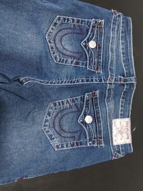True Religion Becca  Mid Rise Bootcur Jeans with Contrasting Pocket Stitch Sz 29